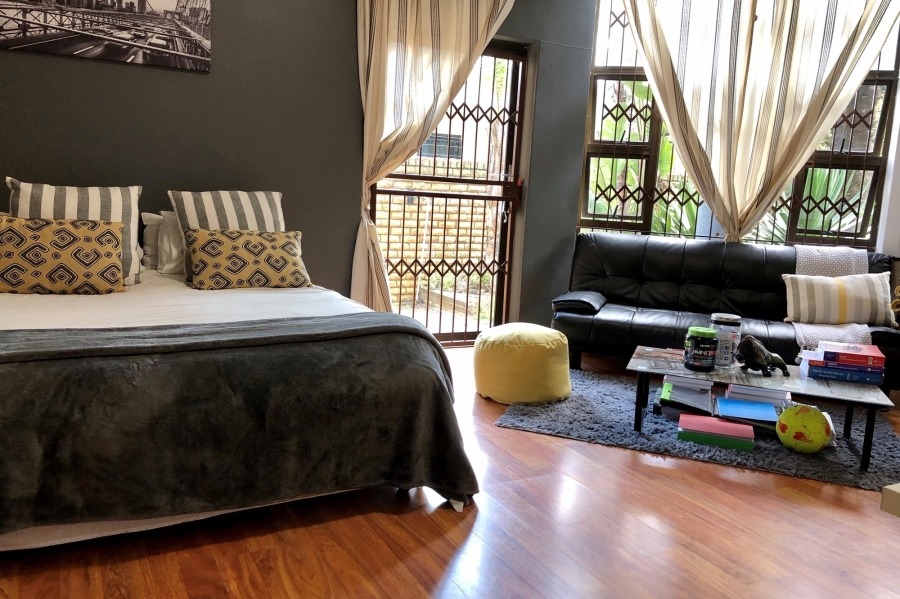7 Bedroom Property for Sale in Plattekloof Western Cape